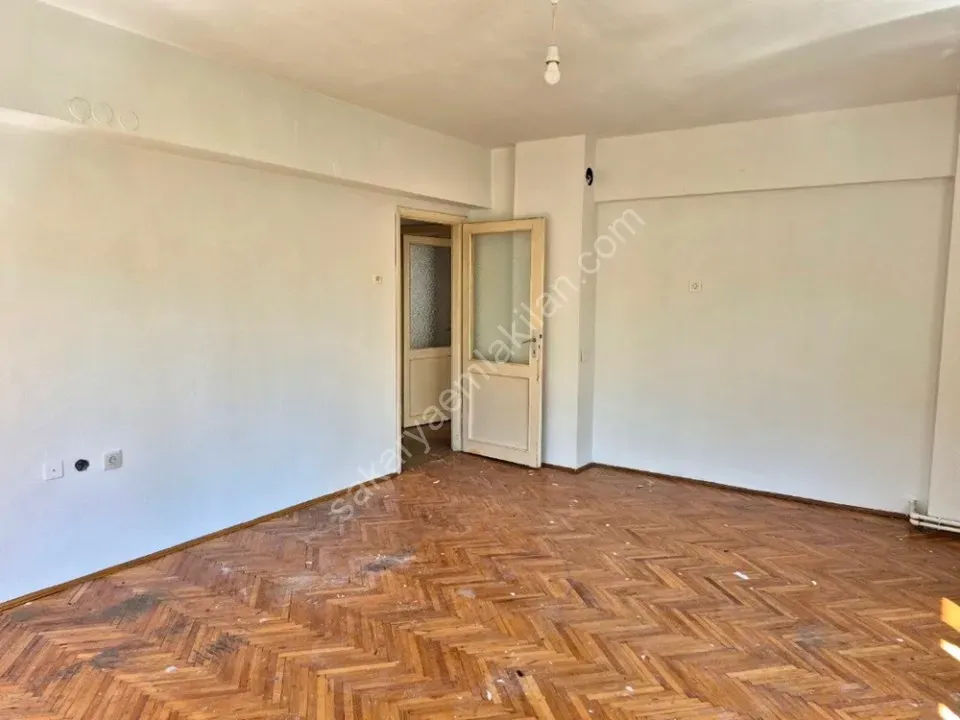 ADAPAZARI MERKEZDE KİRALIK 3+1 DAİRE