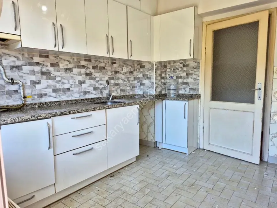 ADAPAZARI MERKEZDE KİRALIK 3+1 DAİRE