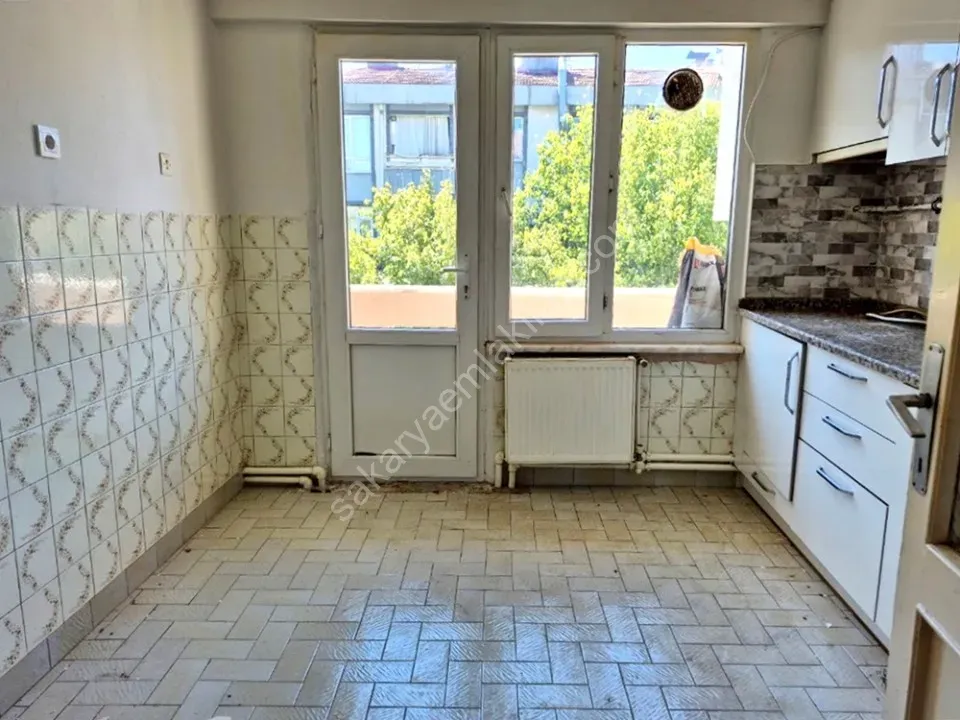 ADAPAZARI MERKEZDE KİRALIK 3+1 DAİRE