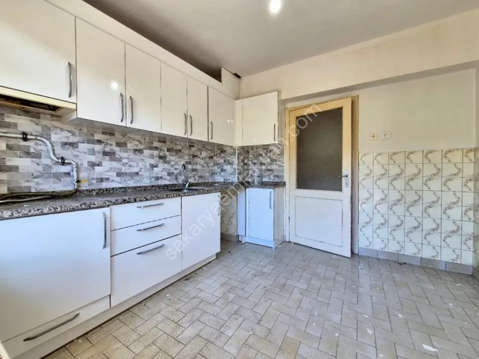 ADAPAZARI MERKEZDE KİRALIK 3+1 DAİRE