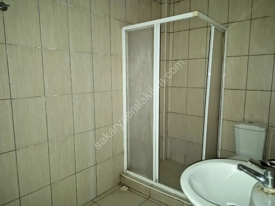 SERDİVAN MERKEZDE KİRALIK 1+1 DAİRE