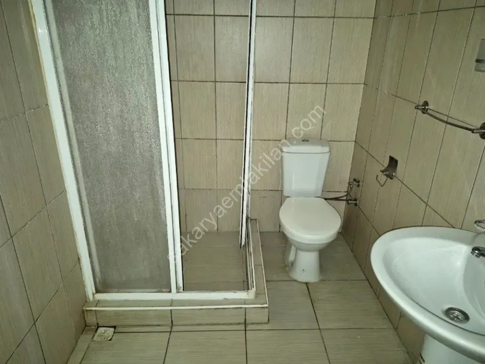 SERDİVAN MERKEZDE KİRALIK 1+1 DAİRE