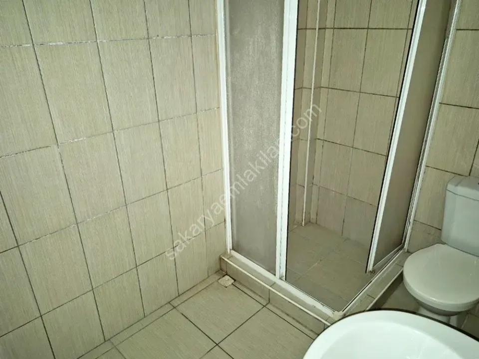SERDİVAN MERKEZDE KİRALIK 1+1 DAİRE