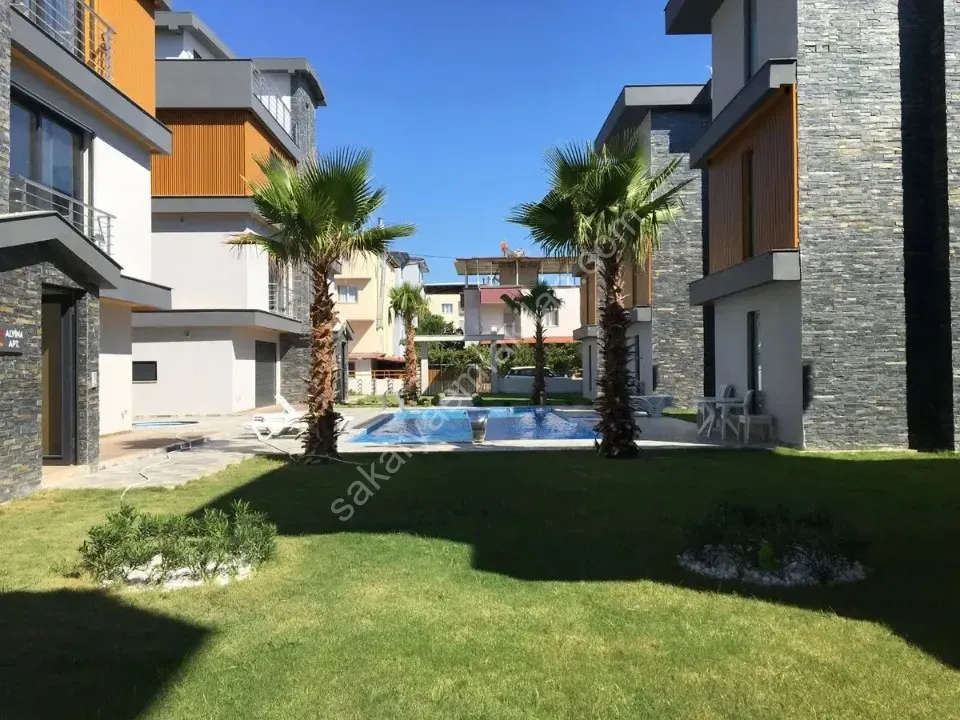 Seferihisar Ürkmez'de deniz tarafında tek müstakil havuzlu satılık 3+1 villa