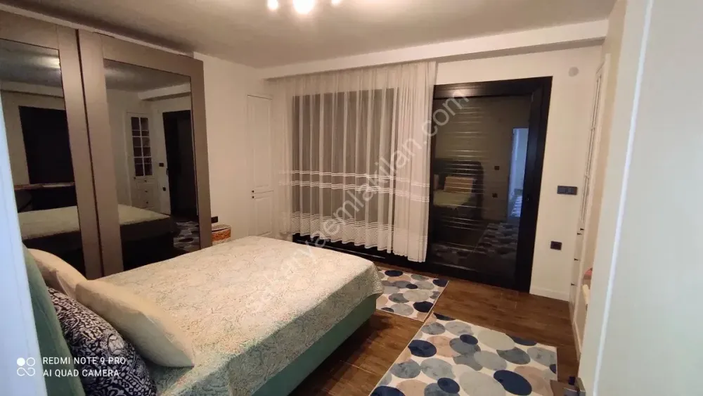 Seferihisar Ürkmez'de deniz tarafında tek müstakil havuzlu satılık 3+1 villa