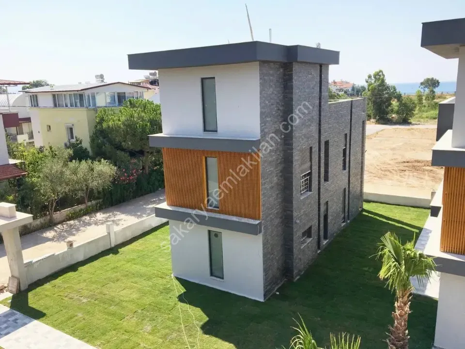 Seferihisar Ürkmez'de deniz tarafında tek müstakil havuzlu satılık 3+1 villa