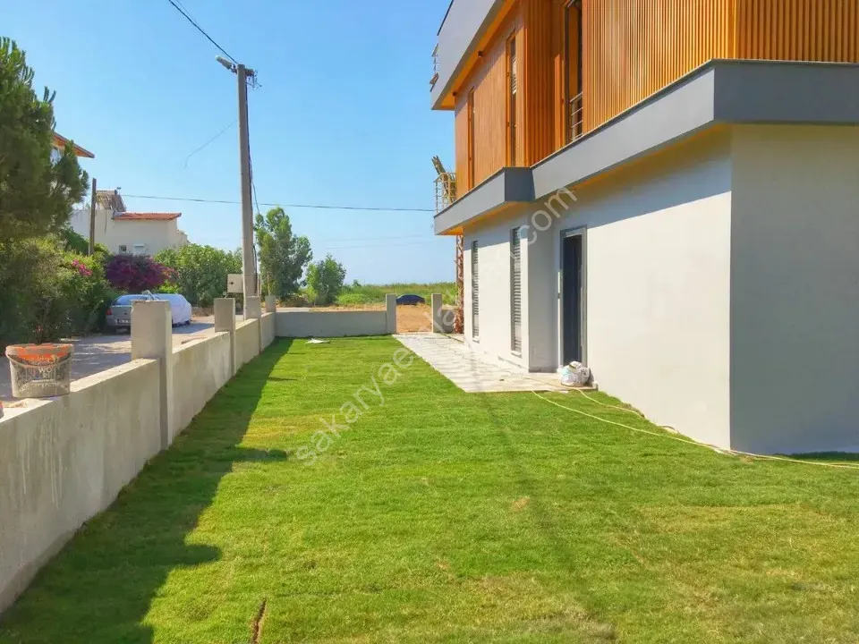 Seferihisar Ürkmez'de deniz tarafında tek müstakil havuzlu satılık 3+1 villa