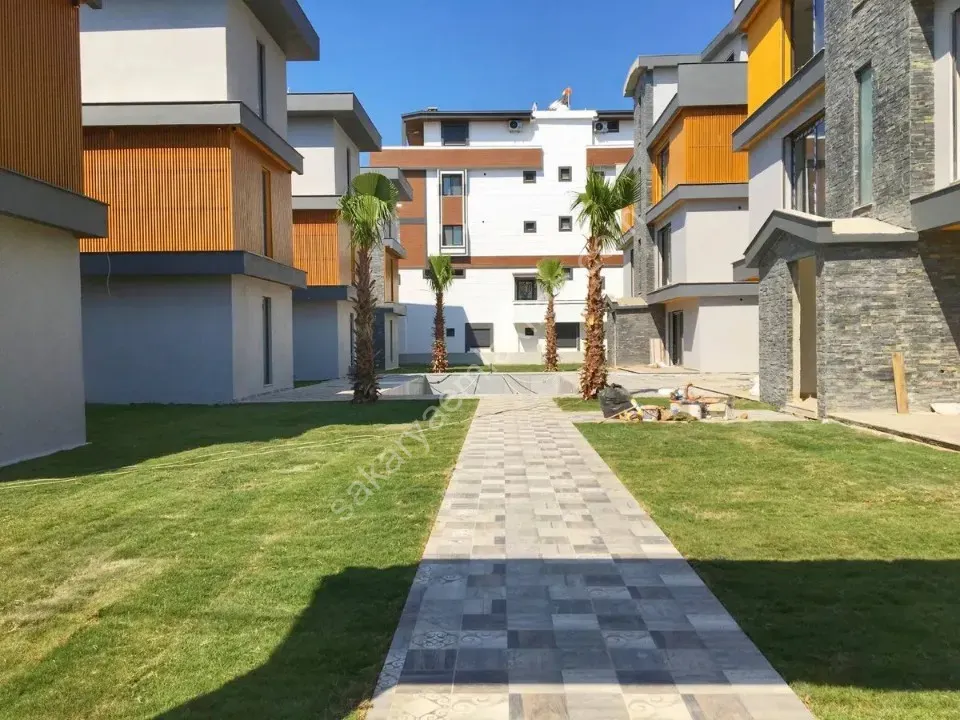 Seferihisar Ürkmez'de deniz tarafında tek müstakil havuzlu satılık 3+1 villa