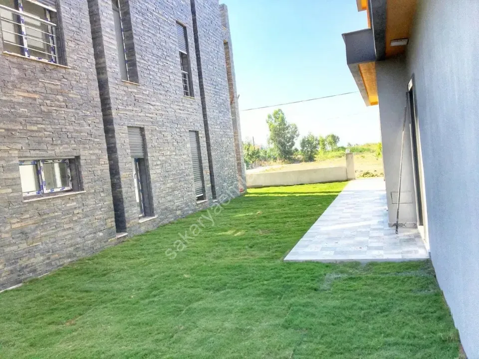 Seferihisar Ürkmez'de deniz tarafında tek müstakil havuzlu satılık 3+1 villa