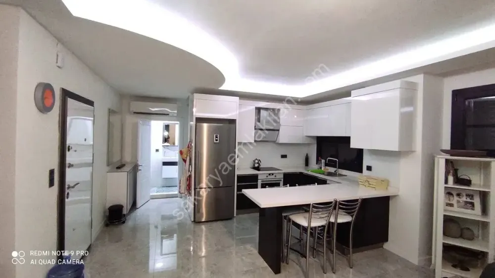 Seferihisar Ürkmez'de deniz tarafında tek müstakil havuzlu satılık 3+1 villa