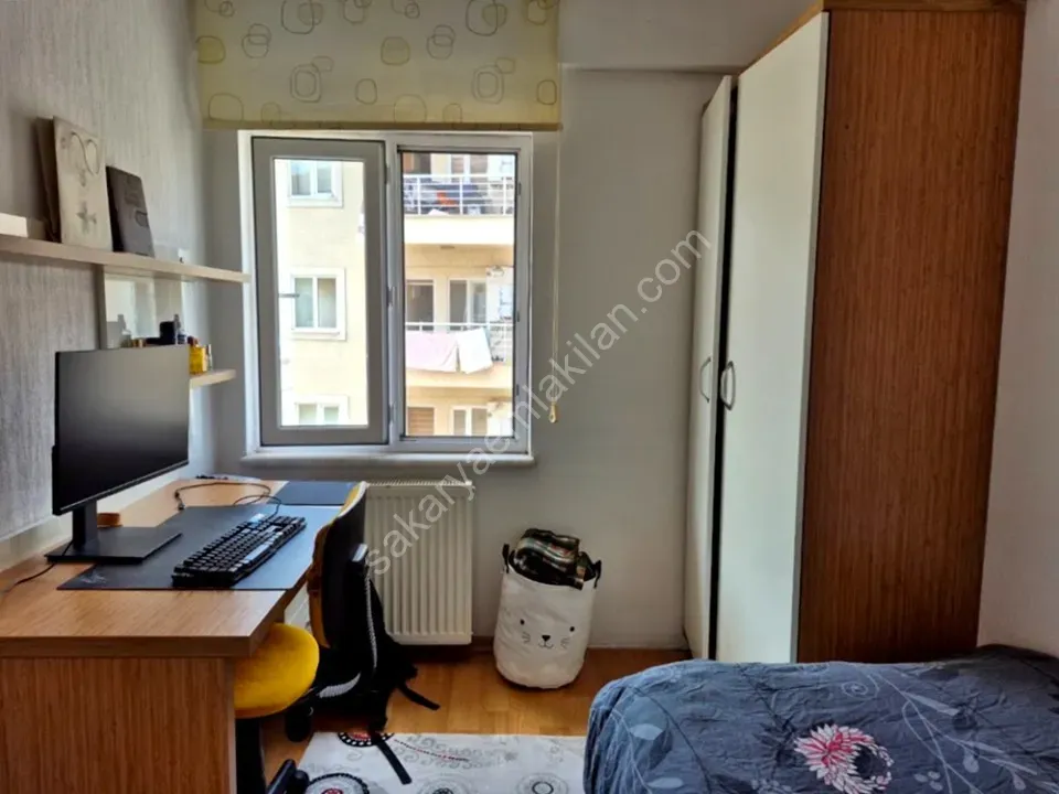 SERDİVAN MERKEZDE SATILIK 2+1 EŞYALI DAİRE