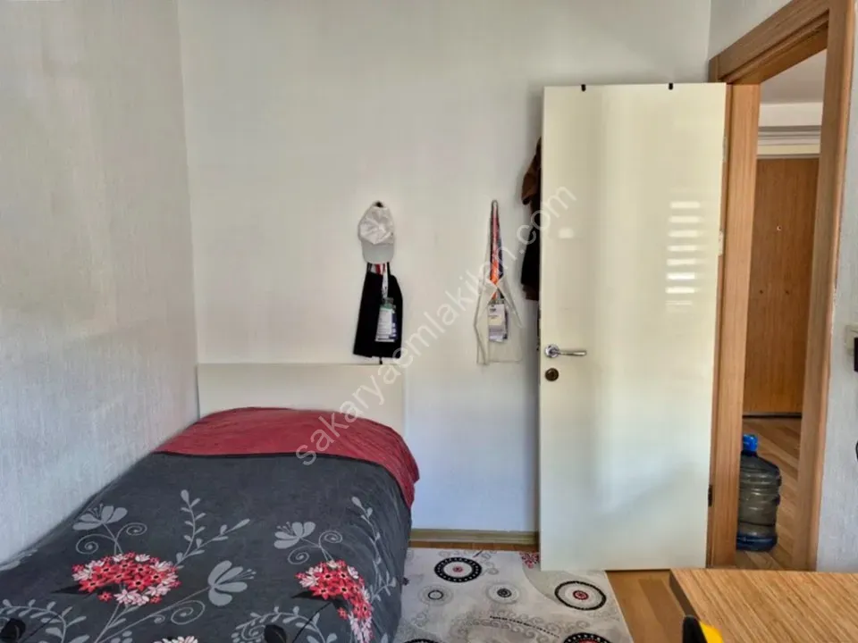 SERDİVAN MERKEZDE SATILIK 2+1 EŞYALI DAİRE