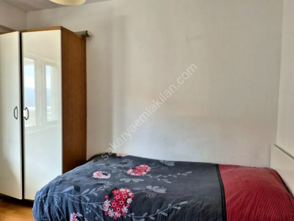 SERDİVAN MERKEZDE SATILIK 2+1 EŞYALI DAİRE