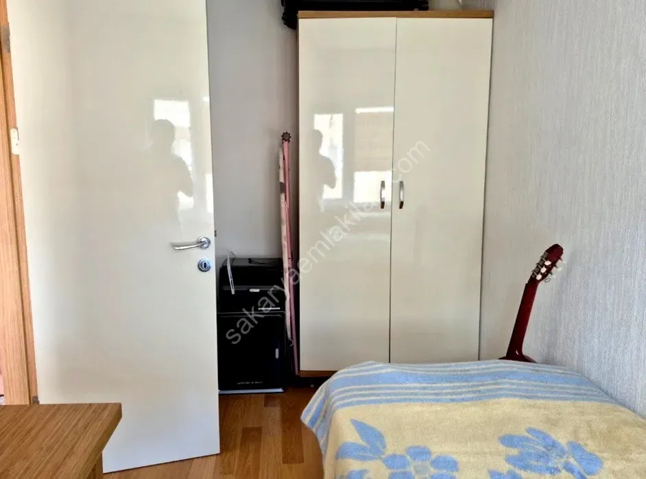 SERDİVAN MERKEZDE SATILIK 2+1 EŞYALI DAİRE