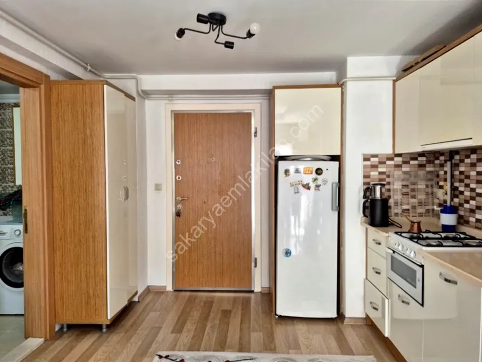 SERDİVAN MERKEZDE SATILIK 2+1 EŞYALI DAİRE