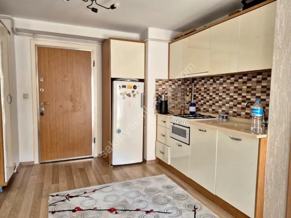 SERDİVAN MERKEZDE SATILIK 2+1 EŞYALI DAİRE
