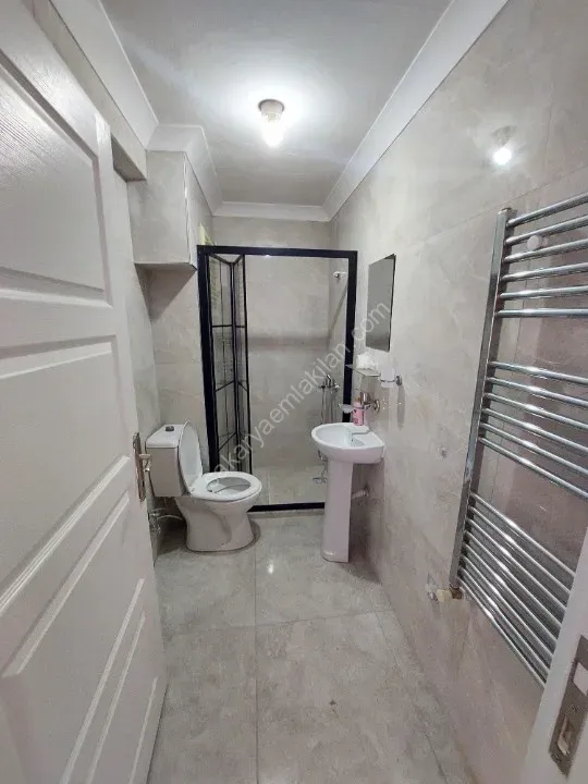 YILDIZ GAYRİMENKUL'DEN AİLEYE KİRALIK DAİRE KATLI PAZAR HAL CADDESİ