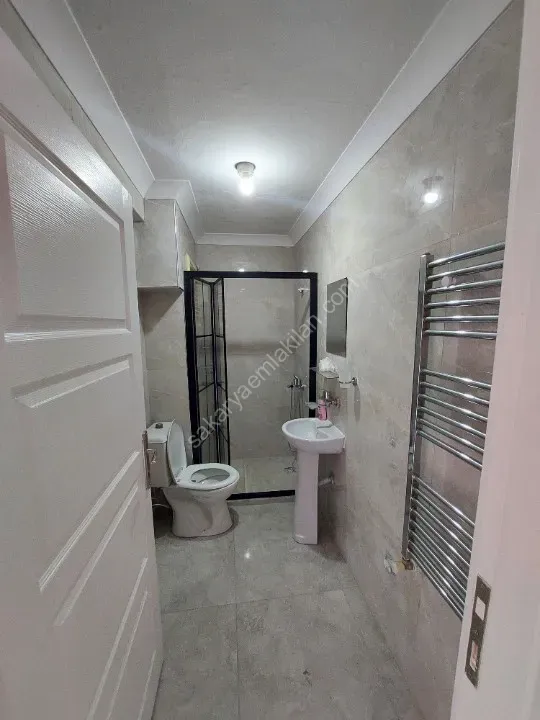 YILDIZ GAYRİMENKUL'DEN AİLEYE KİRALIK DAİRE KATLI PAZAR HAL CADDESİ