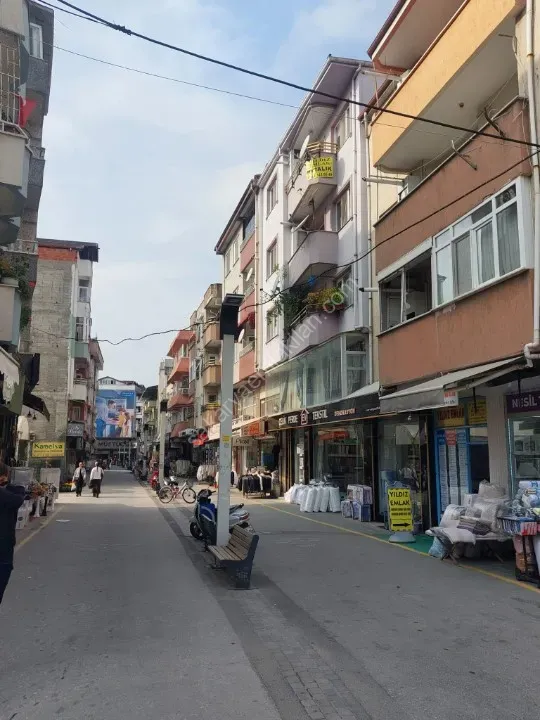 YILDIZ GAYRİMENKUL'DEN ÇARŞI MERKEZDE KİRACILI SATILIK DAİRE