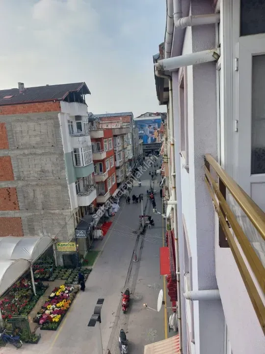 YILDIZ GAYRİMENKUL'DEN ÇARŞI MERKEZDE KİRACILI SATILIK DAİRE