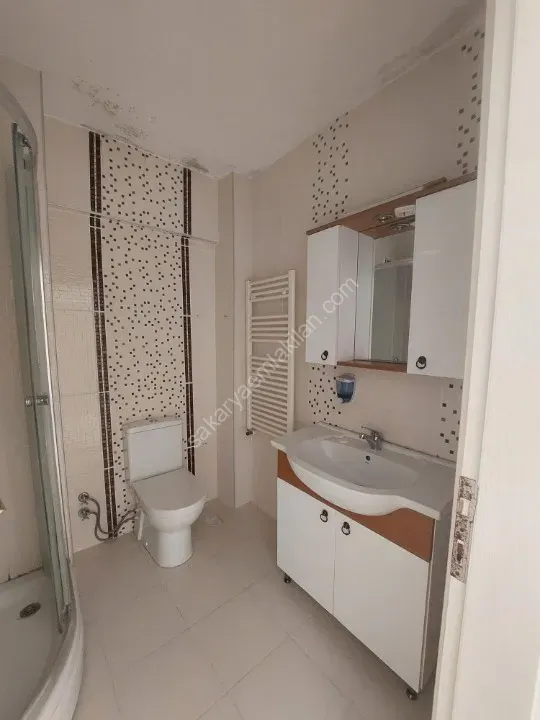 YILDIZ GAYRİMENKUL'DEN ÇARŞI MERKEZDE KİRACILI SATILIK DAİRE