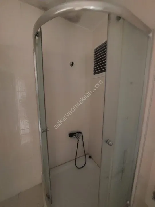 YILDIZ GAYRİMENKUL'DEN ÇARŞI MERKEZDE KİRACILI SATILIK DAİRE