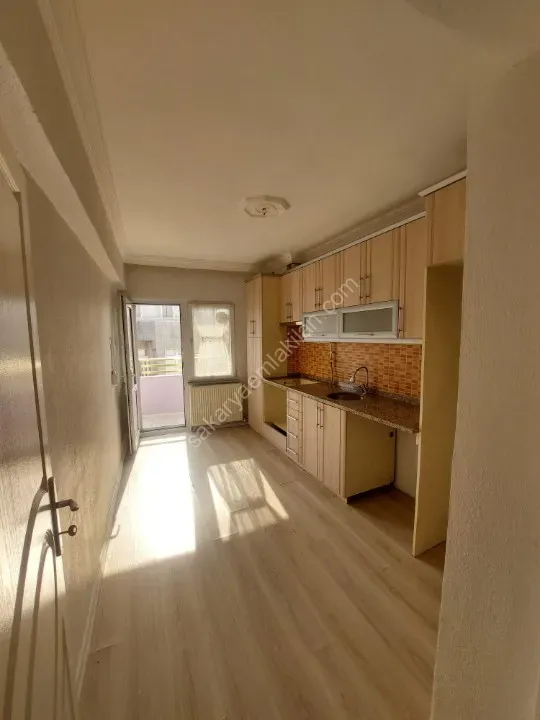 YILDIZ GAYRİMENKUL'DEN ÇARŞI MERKEZDE KİRACILI SATILIK DAİRE