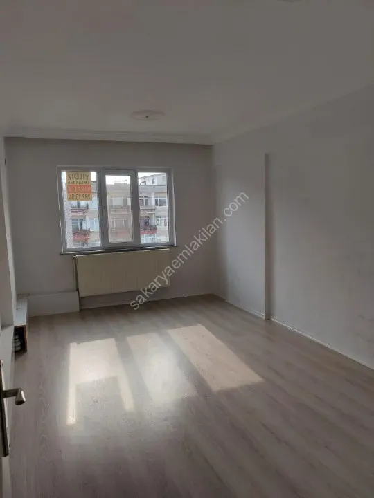 YILDIZ GAYRİMENKUL'DEN ÇARŞI MERKEZDE KİRACILI SATILIK DAİRE