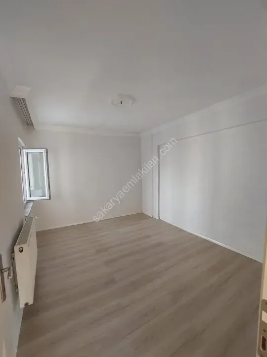 YILDIZ GAYRİMENKUL'DEN ÇARŞI MERKEZDE KİRACILI SATILIK DAİRE