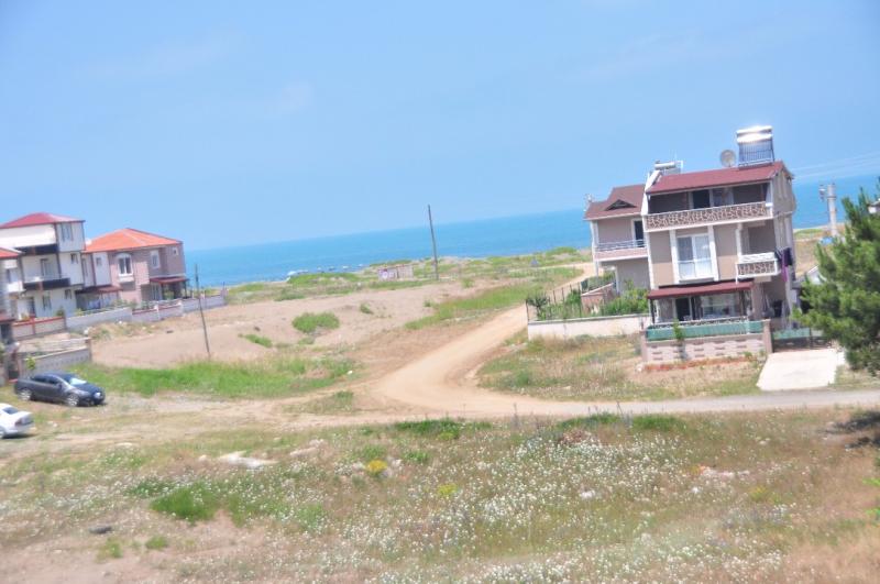 Kocaali'de Denize 100 metre mesafede köşebaşı 422 m2 - %25 imarlı villa arazisi
