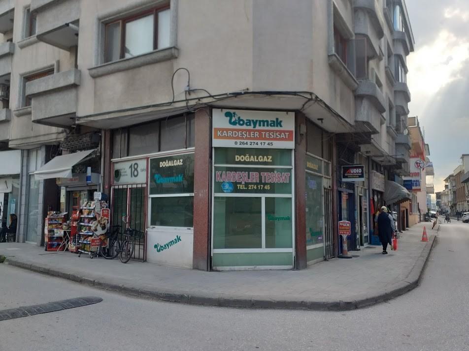 Adapazarının Merkezi Atatürk Bulvarına Komşu 25 m2  Köşe Başı Dükkan
