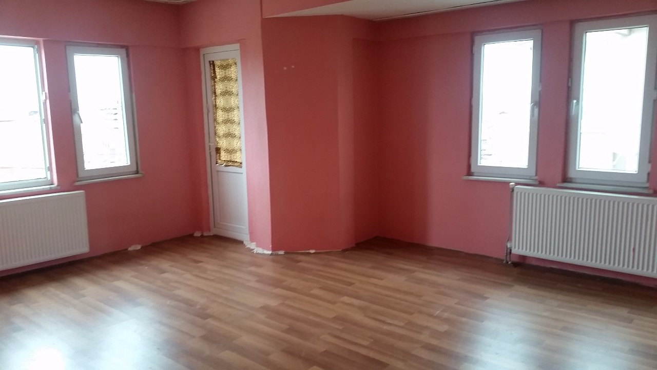 CADDE ÜZERİNDE CADDE CEPHELİ KİRALIK DAİRE Sakarya Emlak İlan
