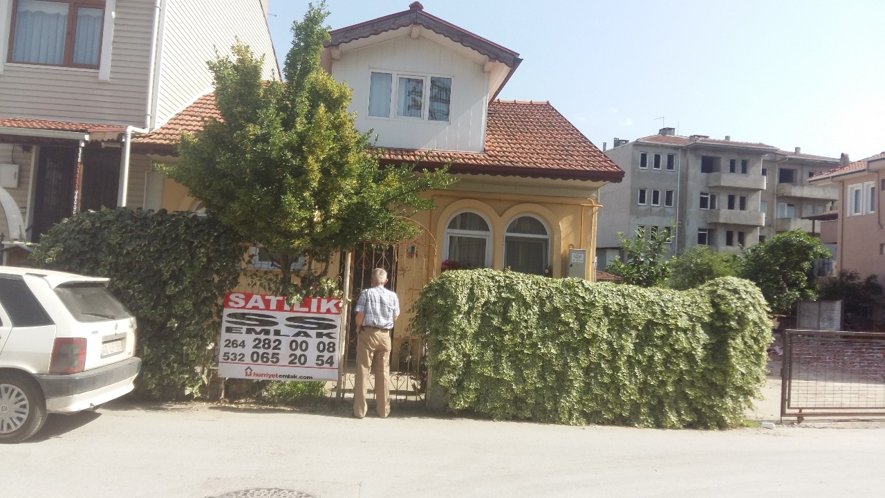 MERKEZDE BAHÇELİ MÜSTAKİL EV Sakarya Emlak İlan