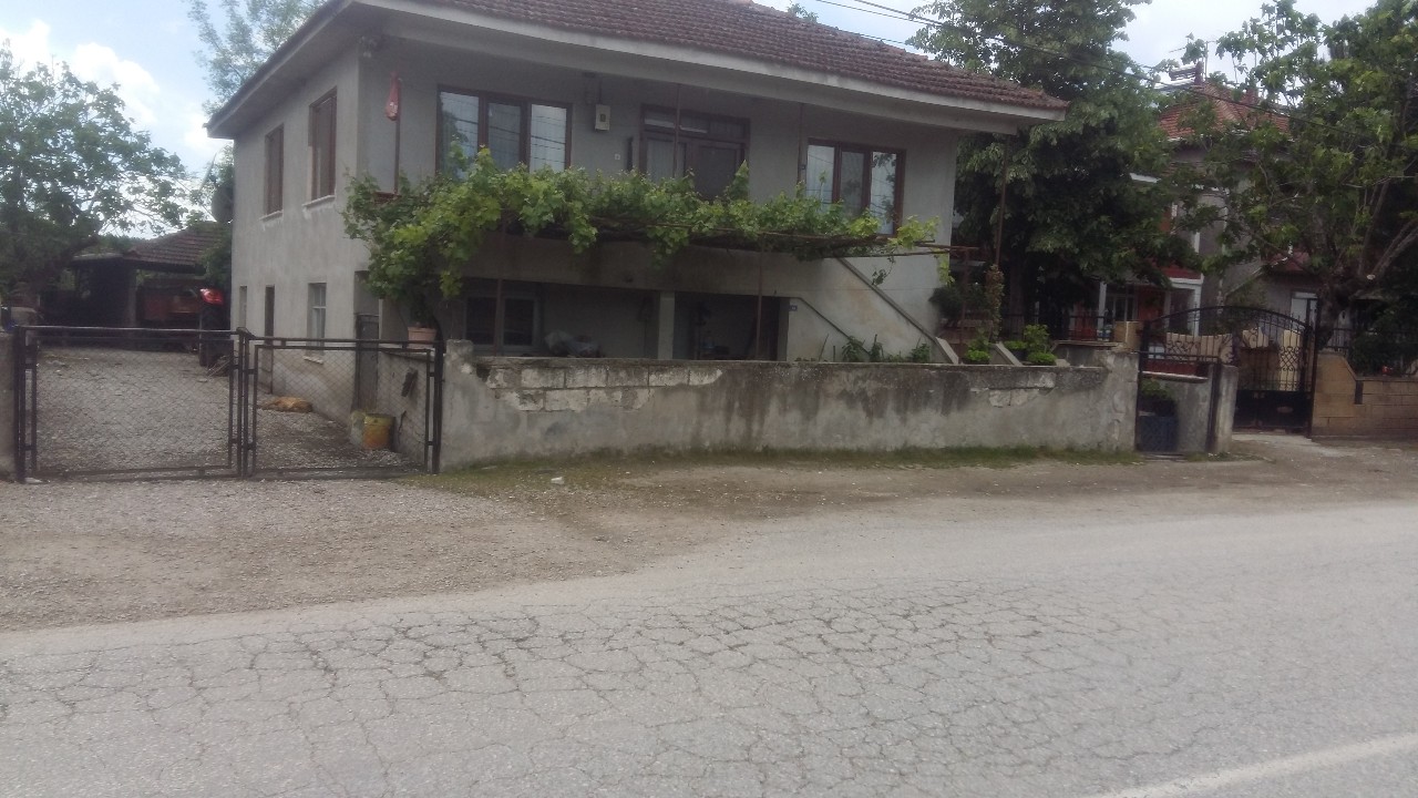 710 M2 ARSA İÇERİSİNDE MÜSTAKİL EV Sakarya Emlak İlan
