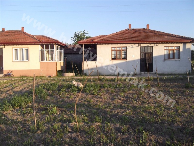 ÇÖKEKLER�DE 770 M2 ARSA İÇİNDE 3 ADET MÜSTAKİL EV Sakarya Emlak İlan