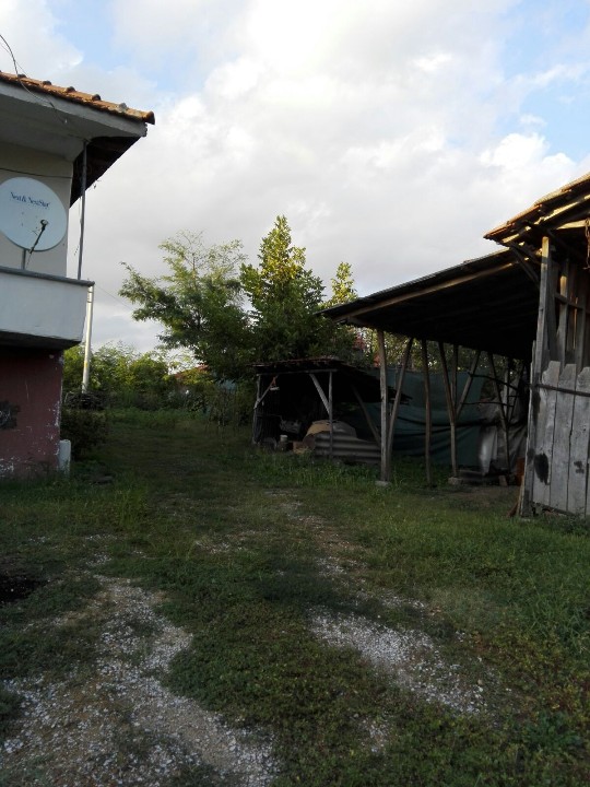 KAZIMPAŞA REŞADİYE KÖYÜNDE SATILIK ARSA İÇİNDE MÜSTAKİL EV Sakarya