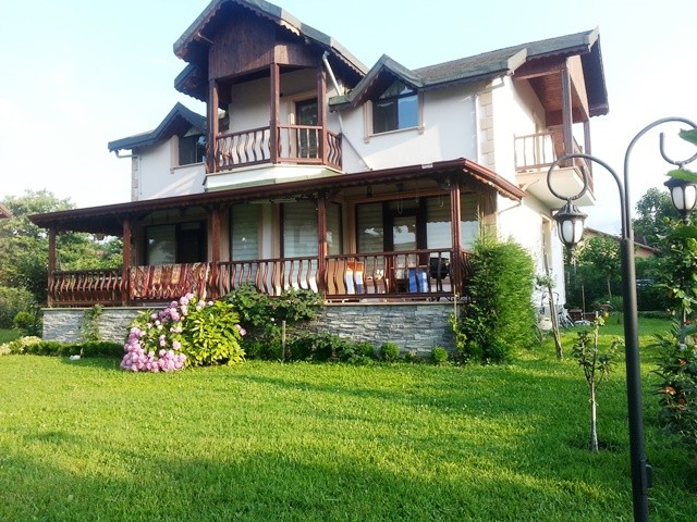 Tuğra Evler, İpekyolu Caddesinde, 6+1, 280 m2. Sakarya Emlak İlan