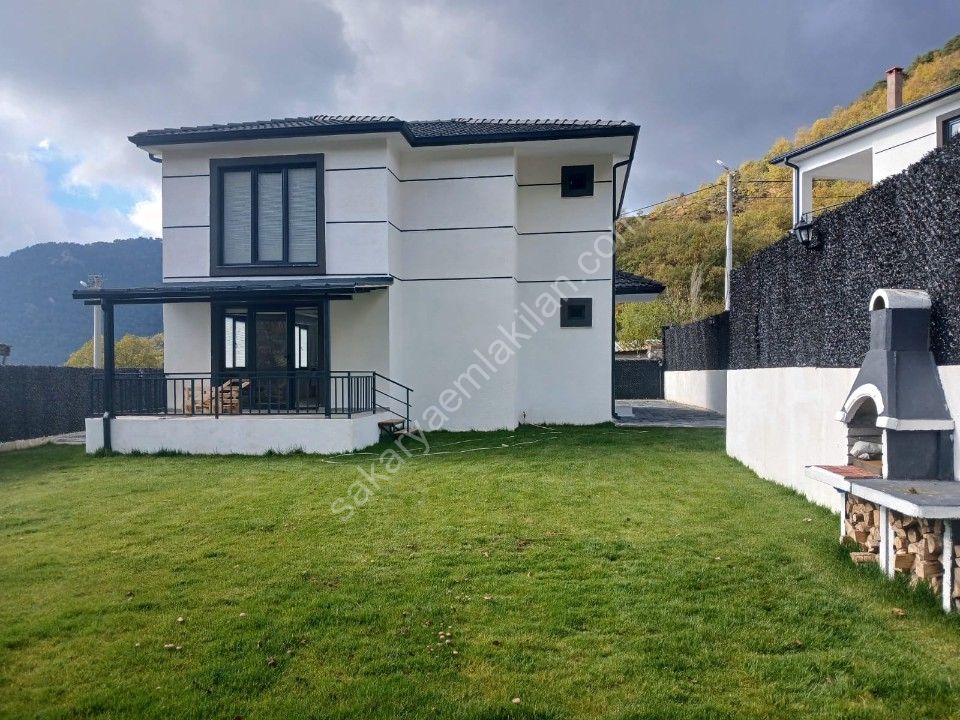 Pamukova Kazimiye köyü 415m2 Arsa icerisinde Satılık Dublex villa