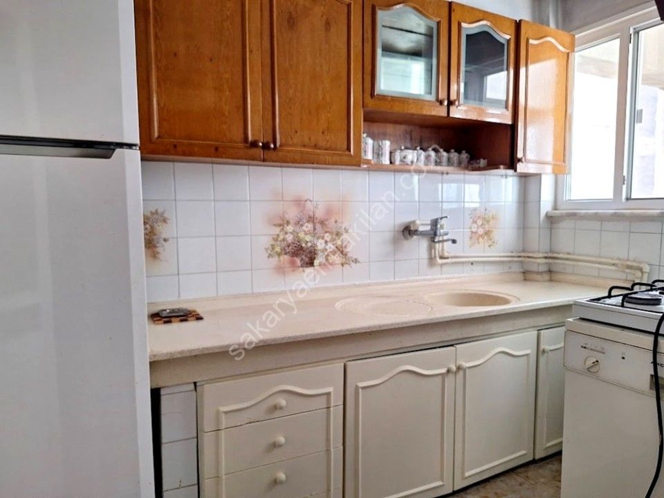 ADAPAZARI YENİDOĞAN MAHALLESİNDE KİRALIK EŞYALI 3+1 DAİRE