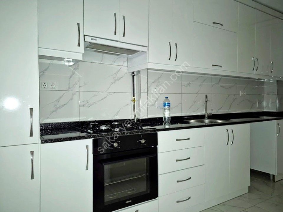 ADAPAZARI MERKEZDE KİRALIK 3+1 DAİRE