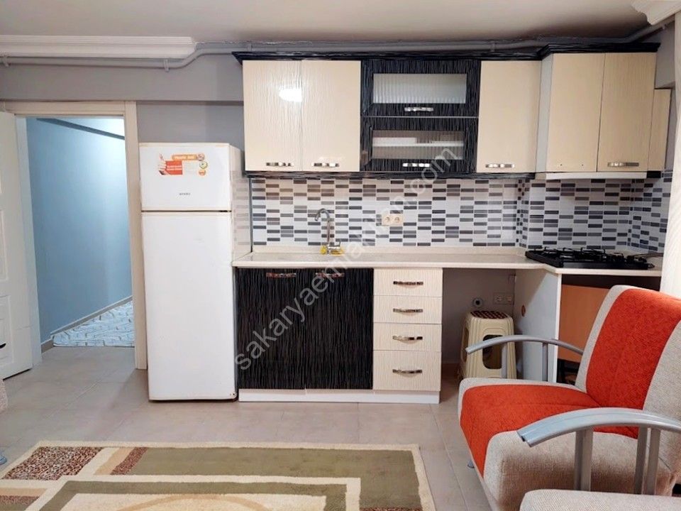 SERDİVAN MERKEZDE KİRALIK EŞYALI 2+1 DAİRE