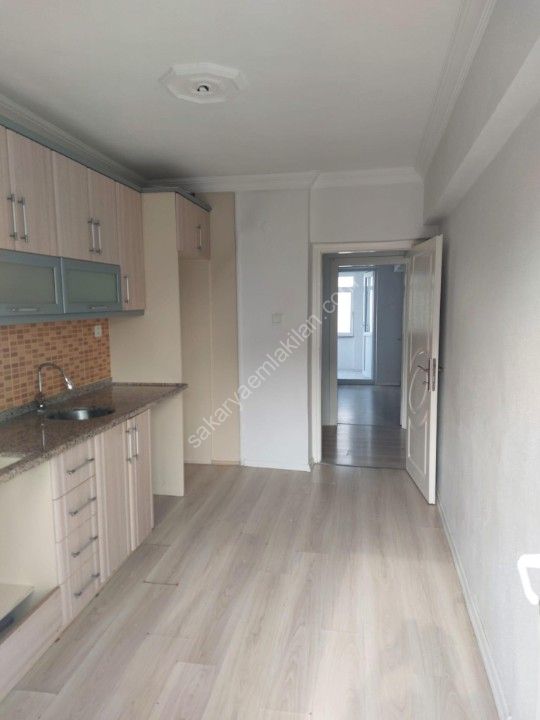 YILDIZ GAYRİMENKUL'DEN ÇARŞI MERKEZDE KİRACILI SATILIK DAİRE